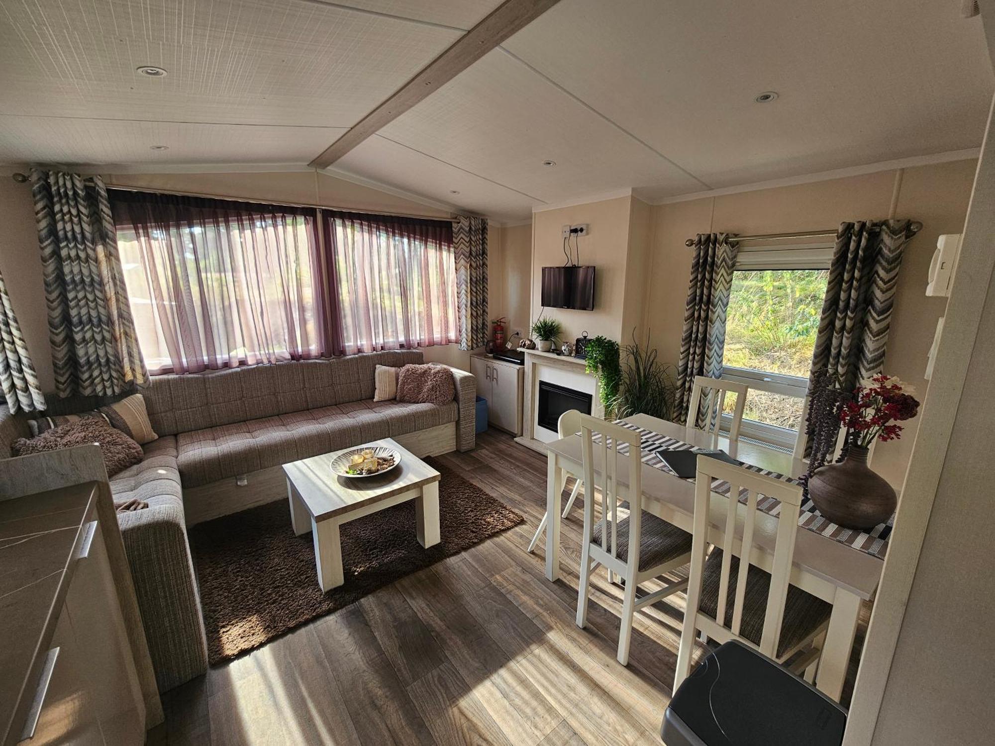 Luxe 4 Persoons Chalet Op 5 Sterren Camping 拉尔特 外观 照片